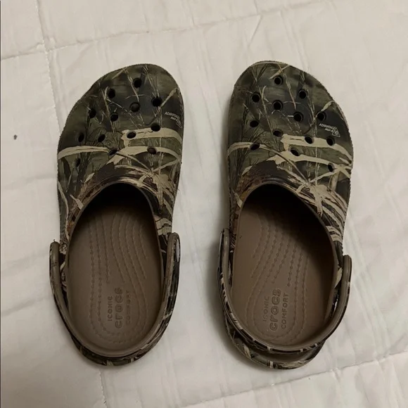 CROCS Forest Camo Comfort Clogs - Picture 1 of 2